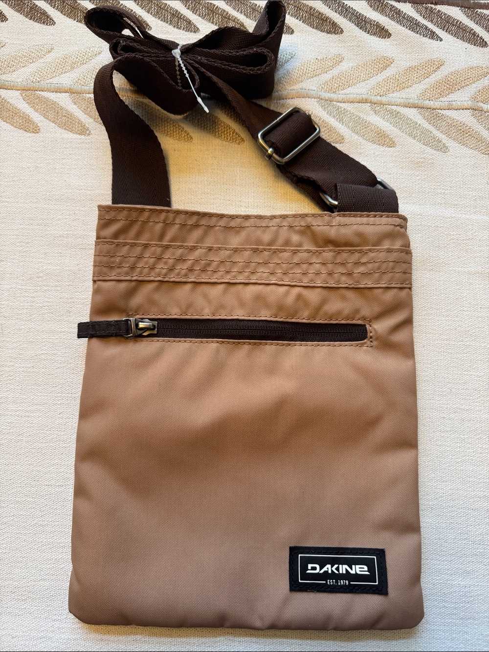 Dakine Crossbody Shoulder Bag in Brown